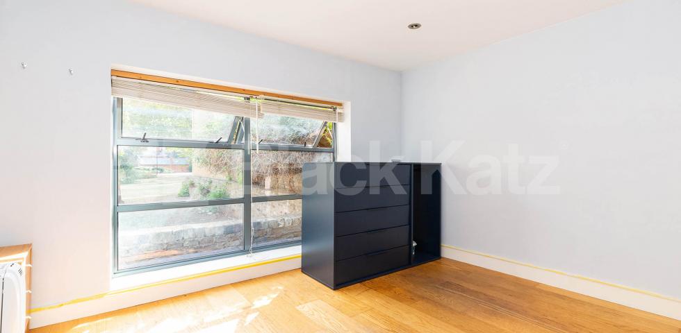 			2 Bedroom, 1 bath, 1 reception Apartment			 Bethnal Green Road, BETHNAL GREEN /HACKNEY